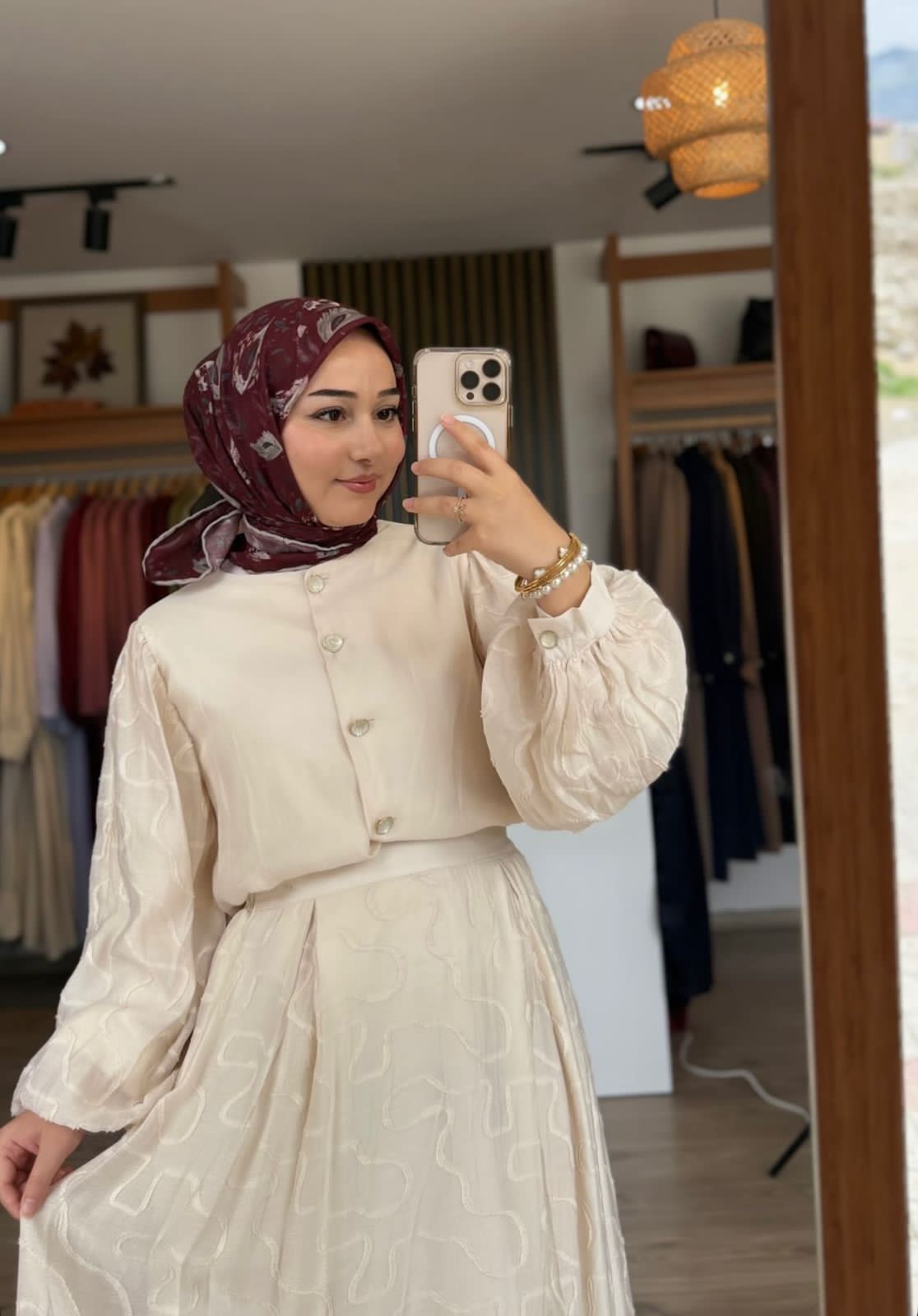 Bayraklı Zarif Bir Sevgili Bayan Escort Reyhan