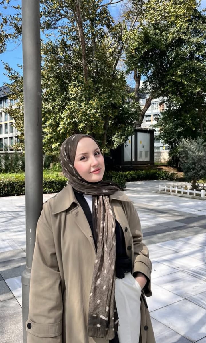 Bayraklı Afgan Bayan Escort Filiz
